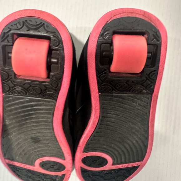 Heely’s women’s size 5 - Picture 3 of 5